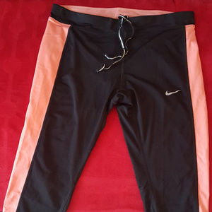 Women's Nike Black & Pink Cropped Leggings